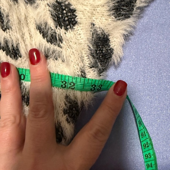 Andthewhy Black and White Spotted Oversized Sweater - Picture 6 of 6